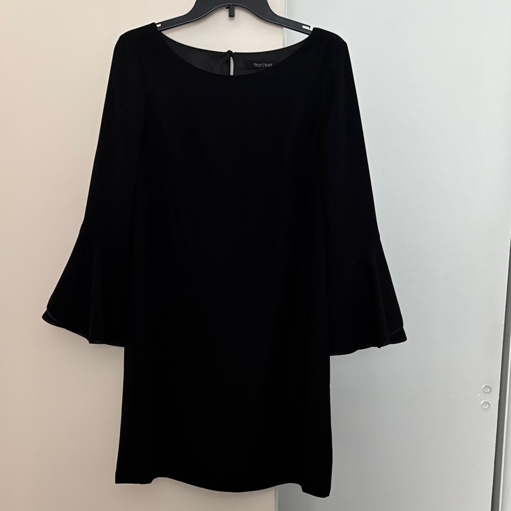 White House, Black market classic Women’s Black Bell-Sleeve Shift Dress